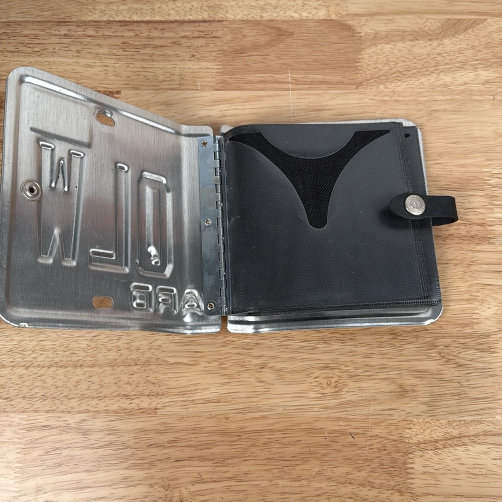 Unique little Earth recycled License Plate CD wallet - Picture 2 of 12